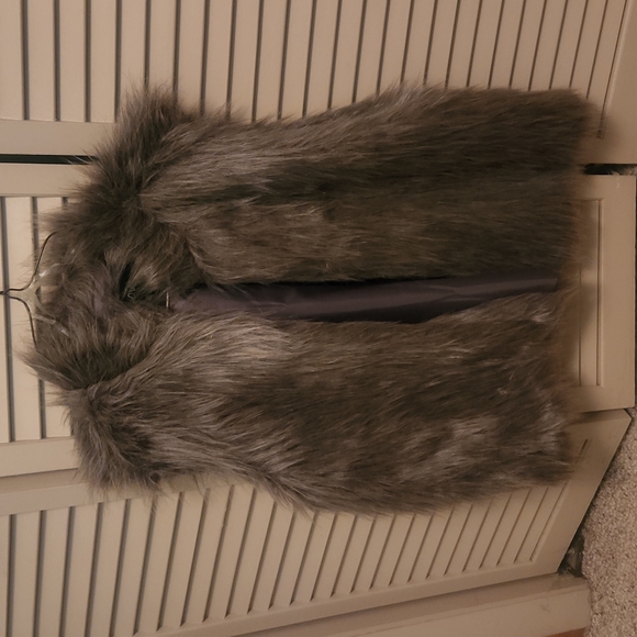 Medium NWOT Love by Chelsea faux fur satin lined vest